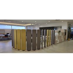 Cloison 3 panneaux acoustiques verticaux rotatifs sur base arrondie So Requena