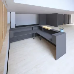 Banque d'accueil – angle à gauche – 264 cm x 264 cm – réhausse 80 cm – So Aragon