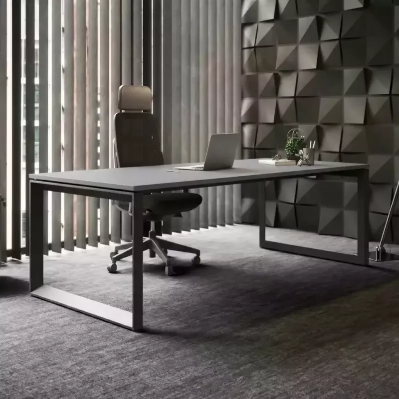 Bureau individuel, piètement fermé - So Sierro