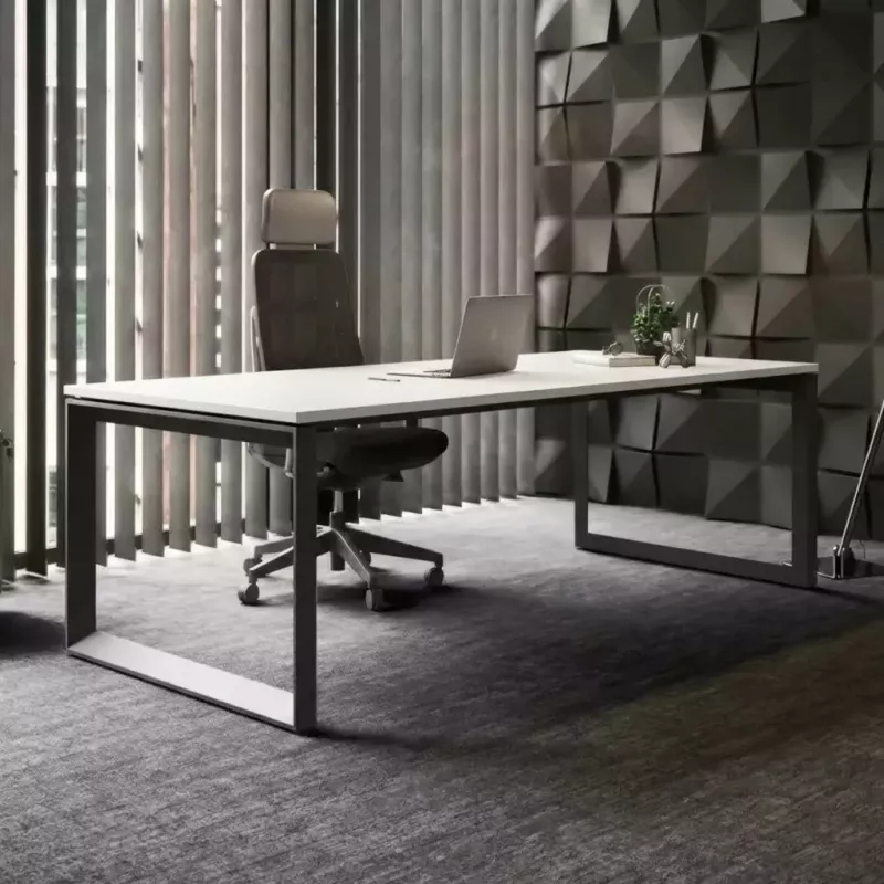 Bureau individuel, piètement fermé - So Sierro