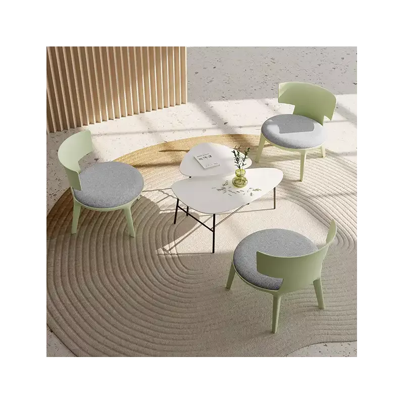 Ensemble de deux chauffeuses et tables d'appoint So Sharp